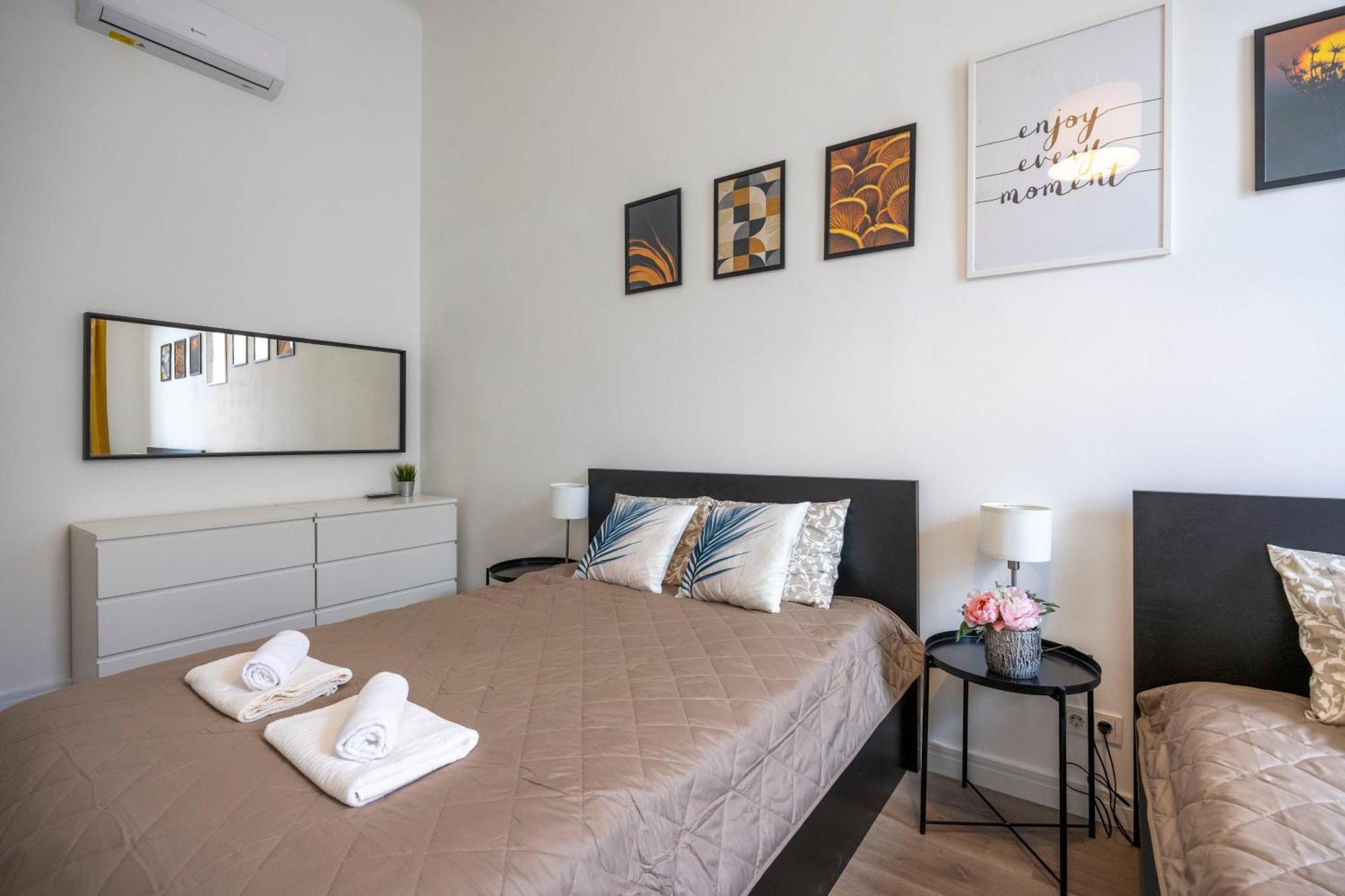 Spacious Cozy Home With 4Bedroom In The Heart Of Bp Βουδαπέστη Εξωτερικό φωτογραφία