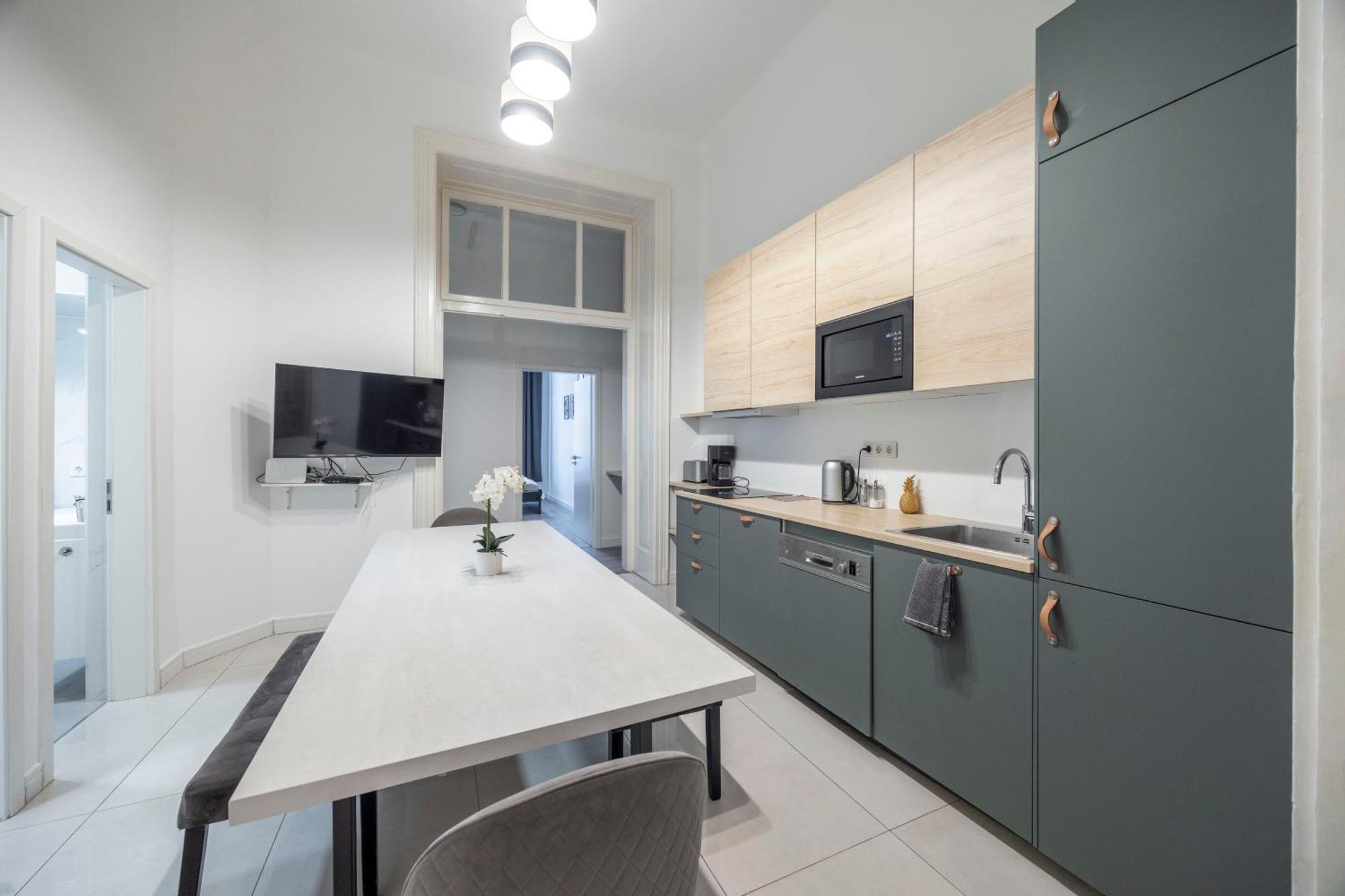 Spacious Cozy Home With 4Bedroom In The Heart Of Bp Βουδαπέστη Εξωτερικό φωτογραφία